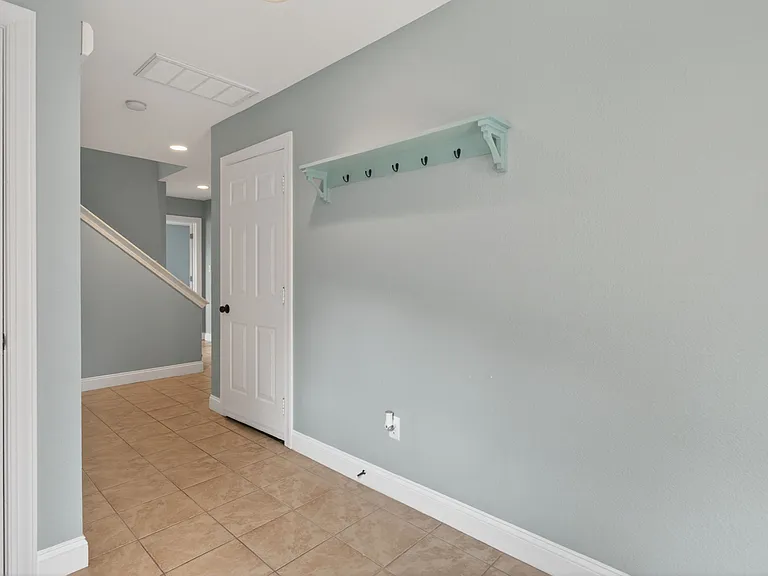 1136 Arlynn Ln — Photo 2