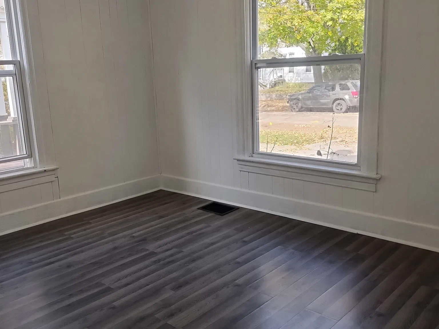 513 Webb St — Photo 3