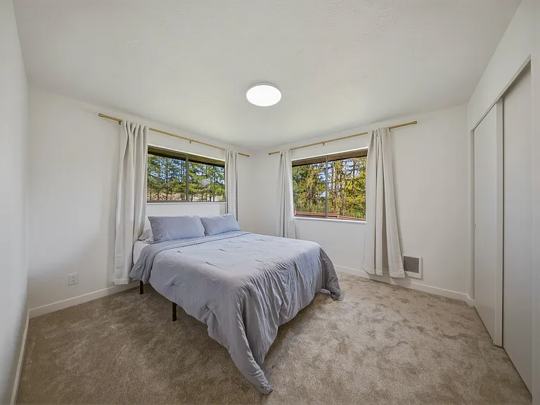 1366 SE High Ridge Ct — Photo 15