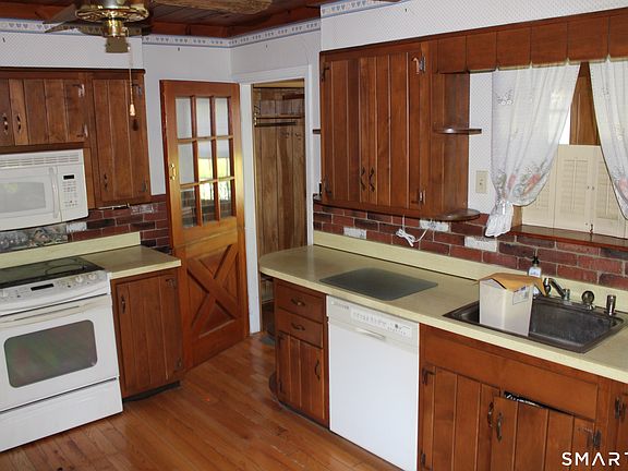 4th image of 70 Woodside Avenue