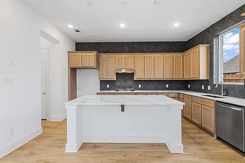 1st image of 1158 Queensdown Way
