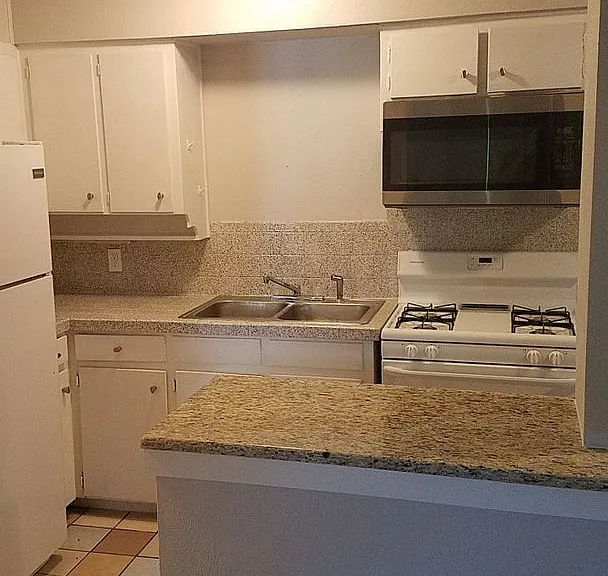 2428 Louise St #2505 — Photo 11