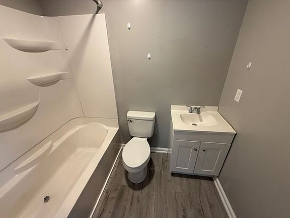 5th image of 521 Park Ave
