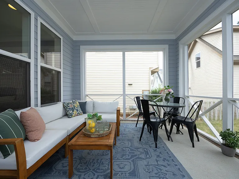 Large Screened in back porch!