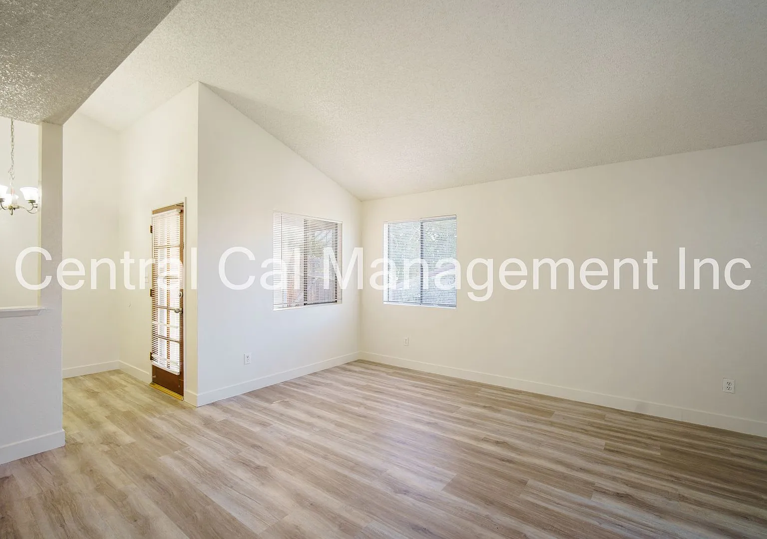 5905 Auburn Oaks Dr — Photo 4