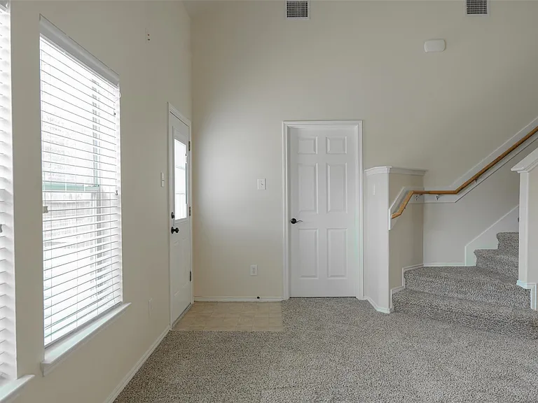 1902 Vernal Glen Cir — Photo 32