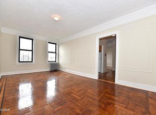 2680 30th St APT 4F, Astoria, NY 11102
