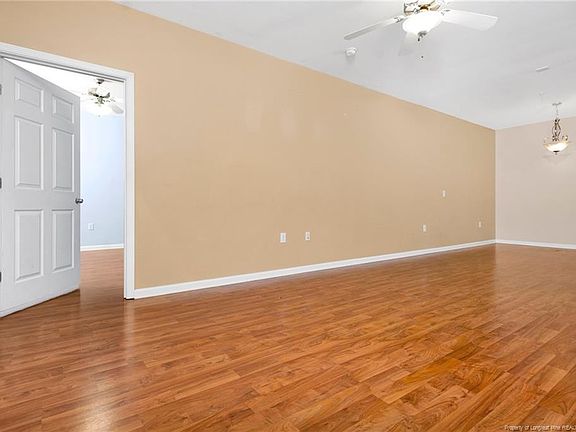 5th image of 635 Marshtree Ln Unit 204