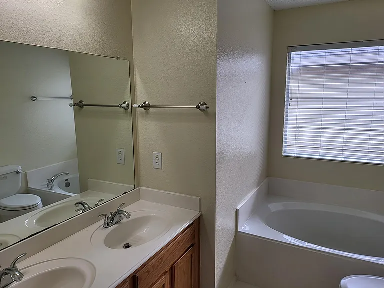 2404 Grover Cleveland Dr — Photo 12