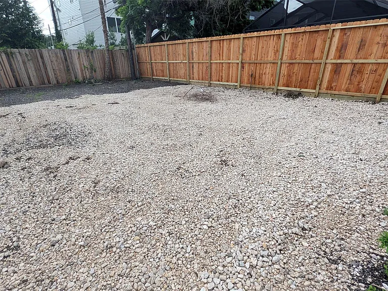 1133 W Gray St — Photo 21