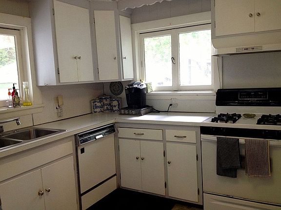 Kitchen 10 x 15 sunny!
