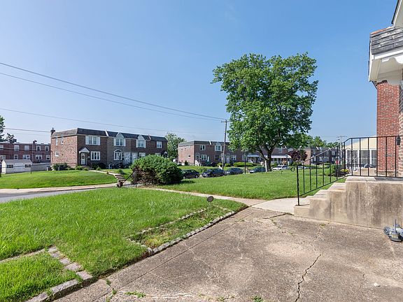 3rd image of 214 Westbridge Rd