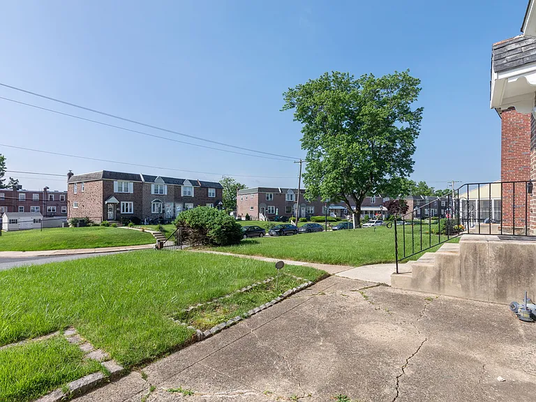 214 Westbridge Rd — Photo 3