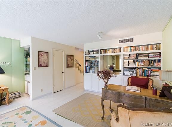 5th image of 20204 NE 34th Ct #59