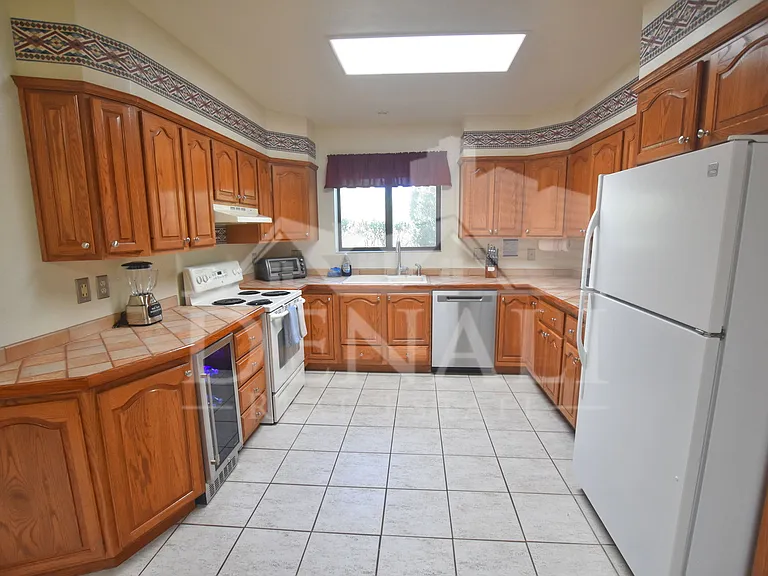 3040 S Donald Ave — Photo 3