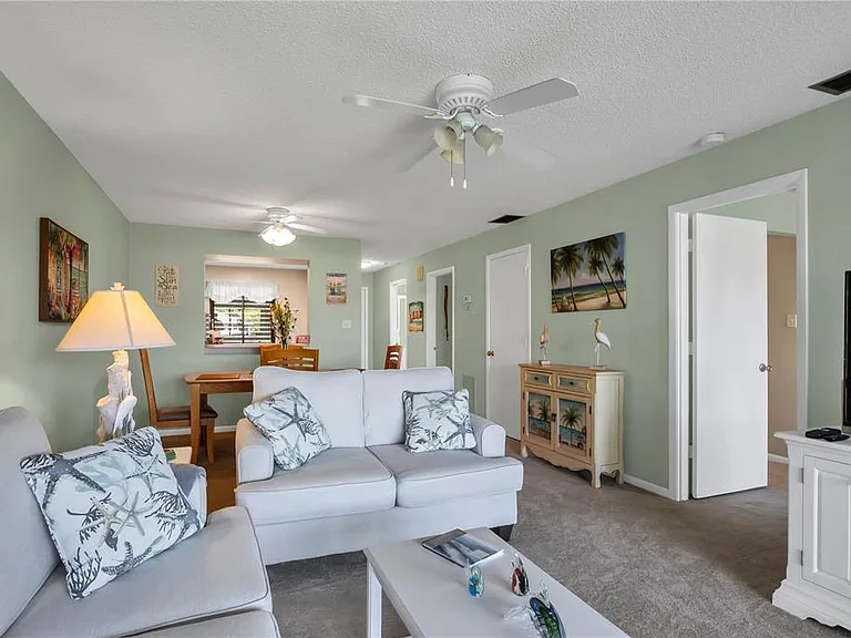 5205 Lake Village Dr #16 — Photo 2