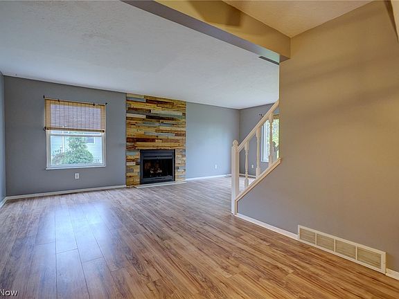4th image of 378 Deepwood Dr