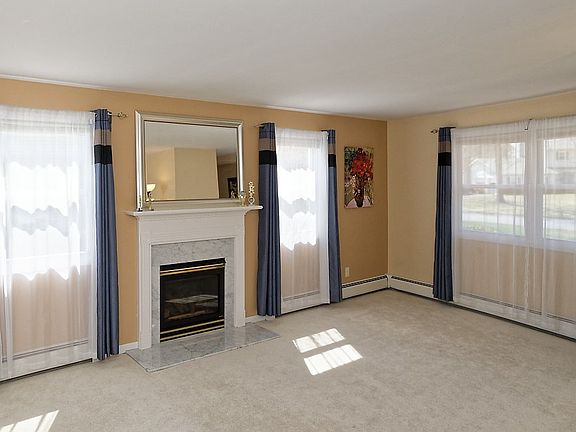 4th image of 23 Pinehurst Dr