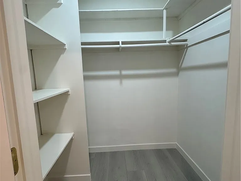 580 W Stocker St #4 — Photo 11