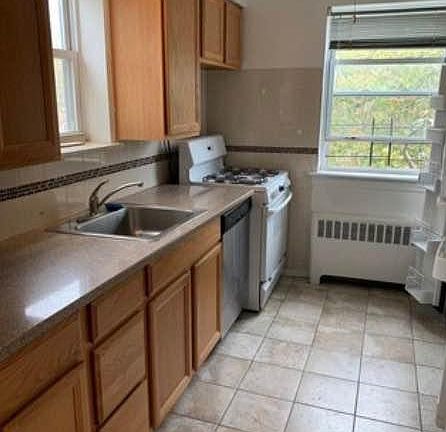 5th image of 140-00 Jewel Ave #2