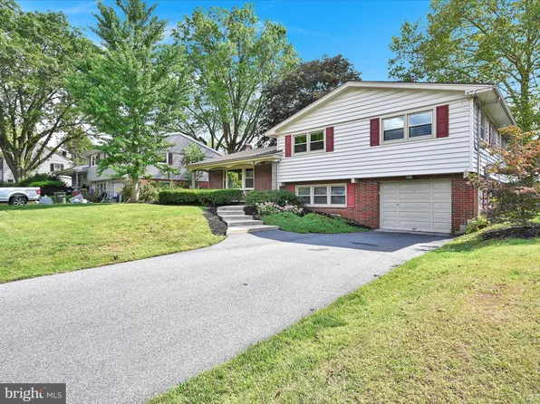 8 Landis Valley Rd, Lititz, PA 17543