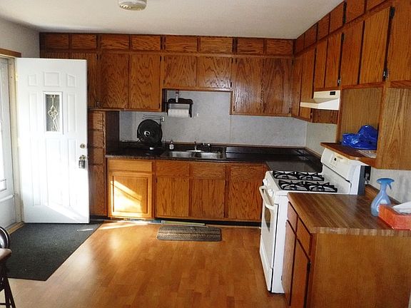 5th image of 21608 Clyde Ave