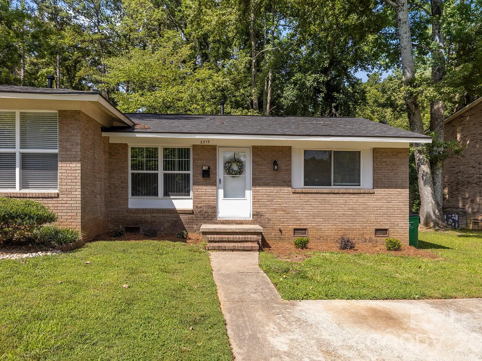2 bed, 1.0 bath, 775 sqft, $1,700 — Photo 2