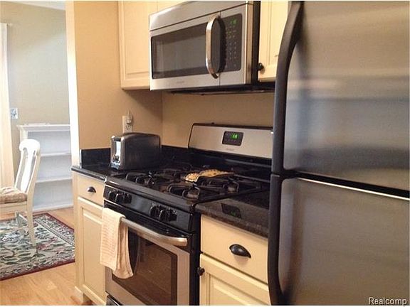 4th image of 581 Winwood Cir #1