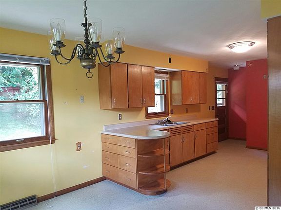 4th image of 1715 Glen Oak St