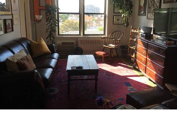5th image of 2544 Crescent St #5JK