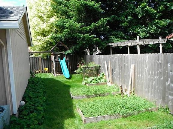 RAISED GARDEN BEDS
