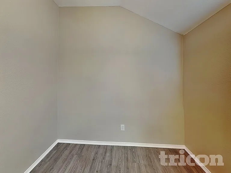 1563 Nottingham Dr — Photo 7