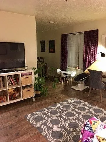 734 Meadow Ln — Photo 3