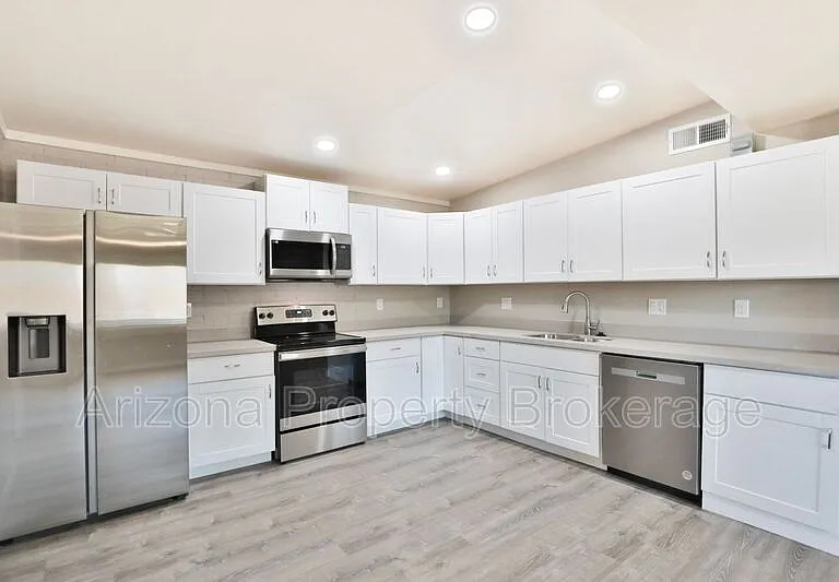 1538 E Pierce St #B — Photo 7