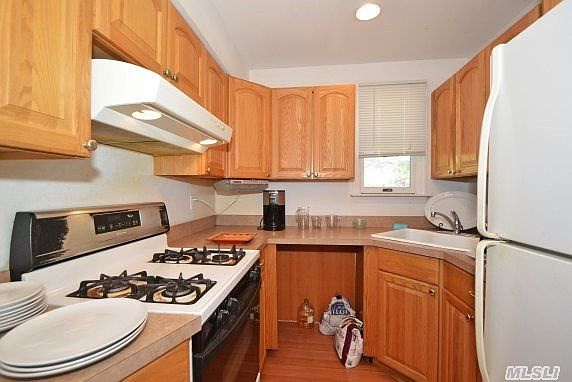 5th image of 35 Ferndale Ct