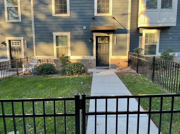 1228 Queen Lyon Ct, Charlotte, NC 28205