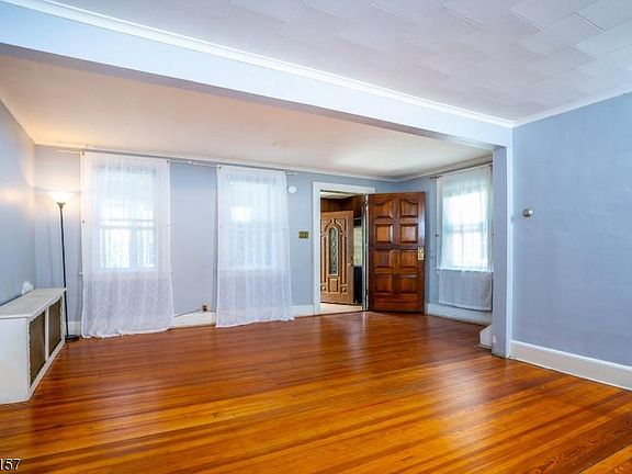 5th image of 1447 Hiawatha Ave