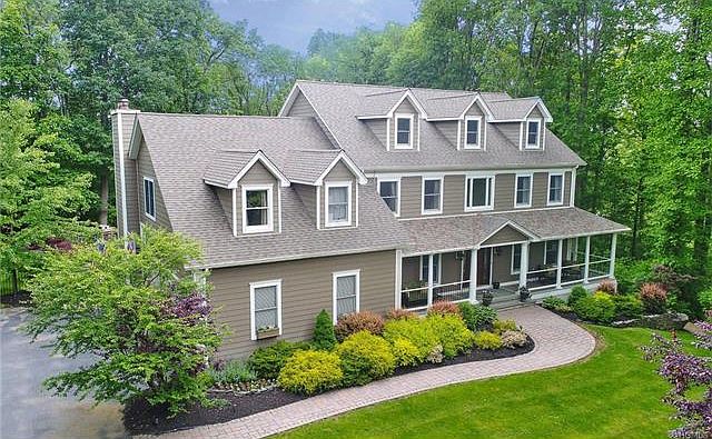 2nd image of 16 Warwick Lake Pkwy