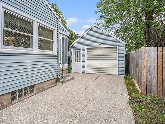 4th image of 3256 Clyde Park Ave SW
