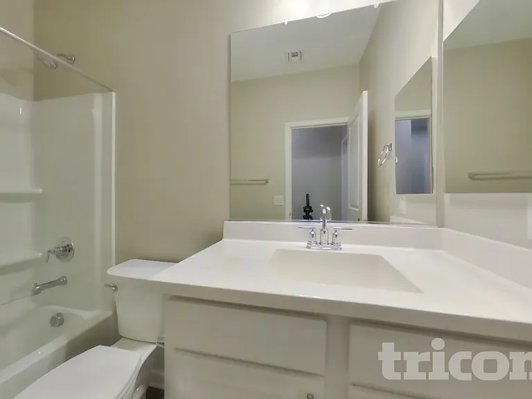 17852 W Daley Ln — Photo 14