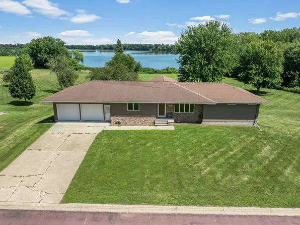 326 Fox Lake Ave, Sherburn, MN 56171