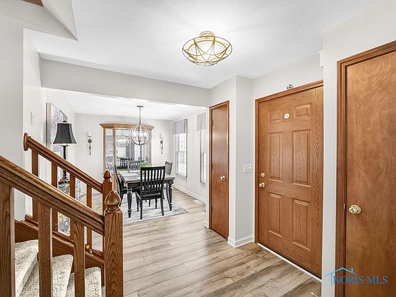 3rd image of 523 Streamview Dr
