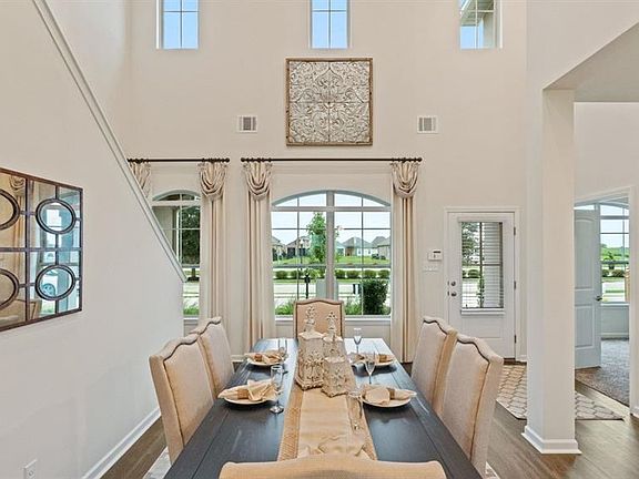 5th image of 639 E Lakeshore Villages Dr