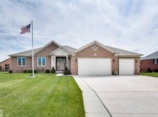 1322 S River Pointe, Saint Clair, MI 48079