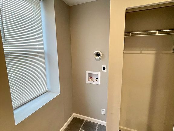 5th image of 3537 Jasper St Floor 1