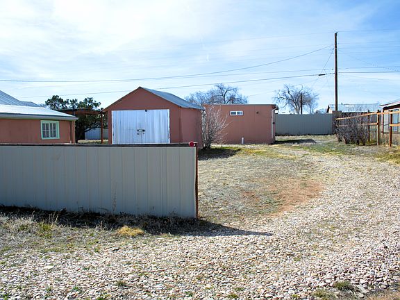 4th image of 301 N Sunset Ave