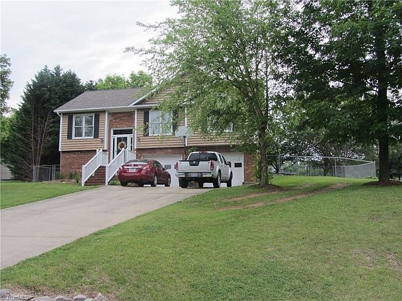 2nd image of 419 Evergreen Ct