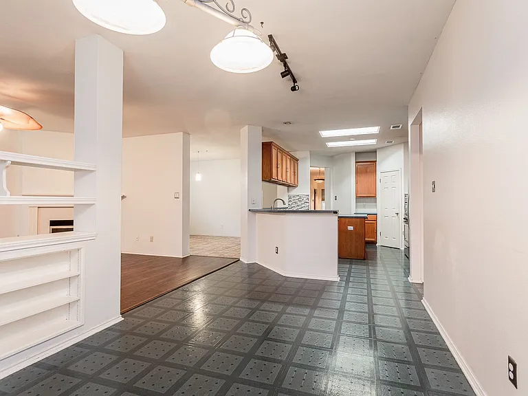 1235 Blackthorn Dr — Photo 10