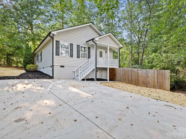 9 Pyfrom Dr, Swannanoa, NC 28778