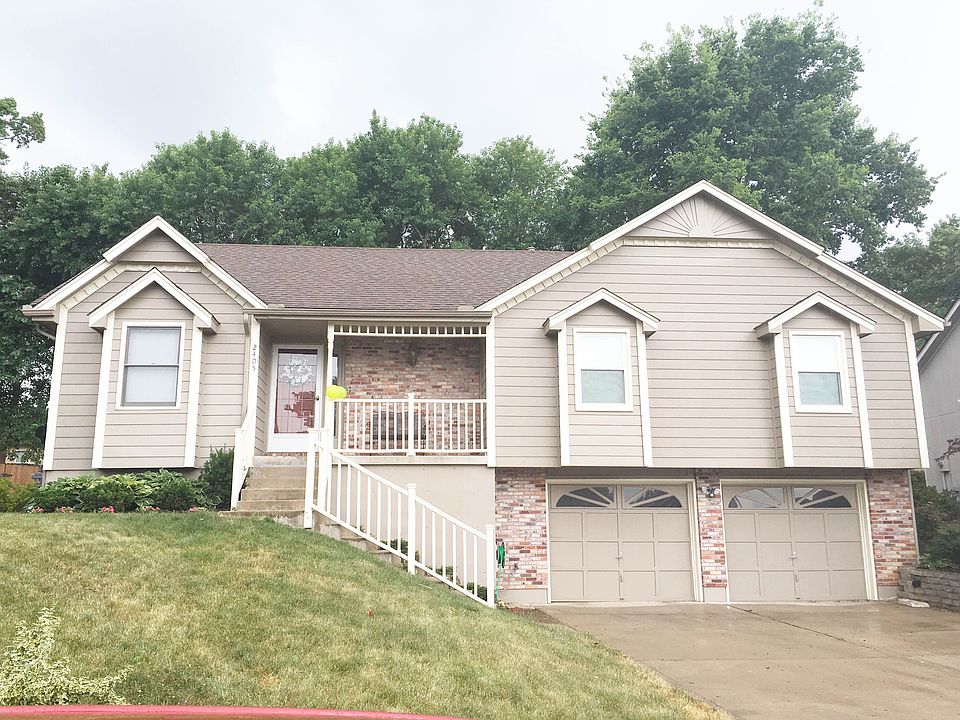 1st image of 2405 NE Bridgeport Dr